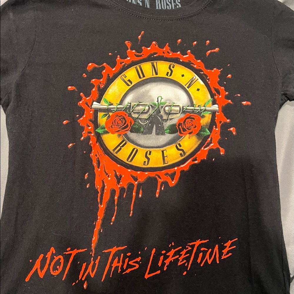 Guns N Roses Concert/ Tour Shirt For Women Size Small
